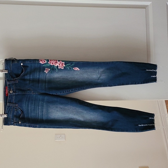 Guess Denim - Guess ankle length floral high waisted stretchy jeans